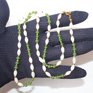 Vintage Green Jade Beaded Necklace with Iridescent Mother Of Pearl Beads, MOP Pearl Beads with Green Jade Beads Longer Necklace 24.5&quot;