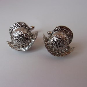 Vintage Men&#39;s Cuff Links Silver Filigree Roman Warrior Helmets, Detailed Trojan Warrior Silver Helmut Cuff Links