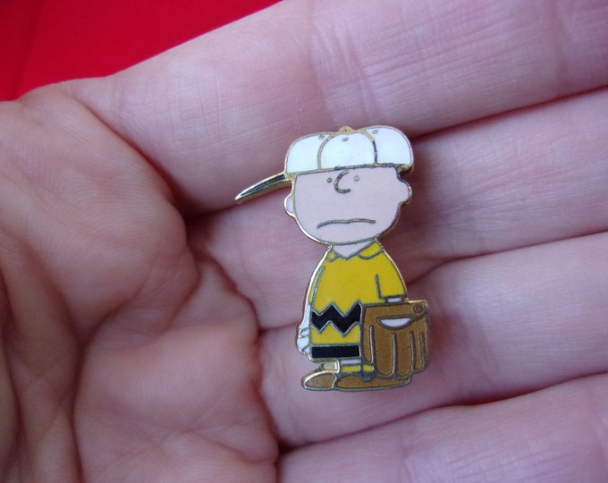 Vintage 1970s Charlie Brown Pin, Charlie Brown Baseball Glove Pin