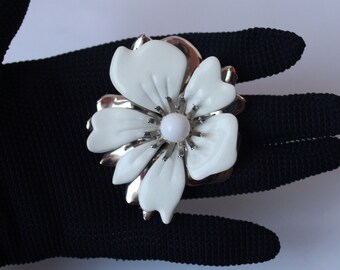 Vintage Mid Century Mod Sarah Coventry 1960s White Enamel Flower Power Pin Brooch, Layered White Flower Silver Tone Details, GREAT