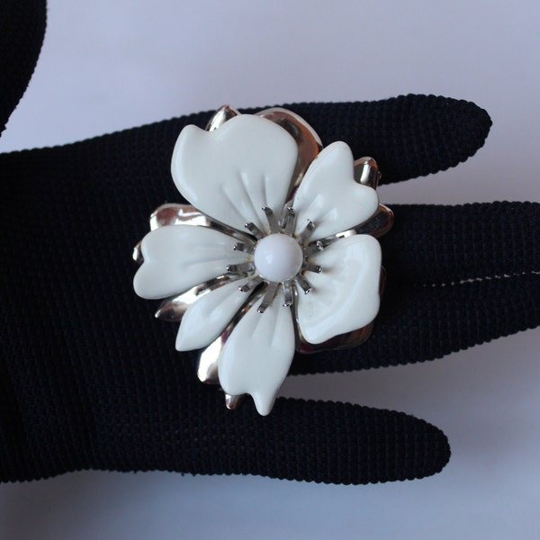 Vintage Mid Century Mod Sarah Coventry 1960s White Enamel Flower Power Pin Brooch, Layered White Flower Silver Tone Details, GREAT