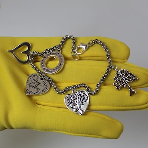 David Culiner Love This Life Family Charm Bracelet Silver Tone Hearts, Trees of Life, 7 and 1/4" Excellent Condition