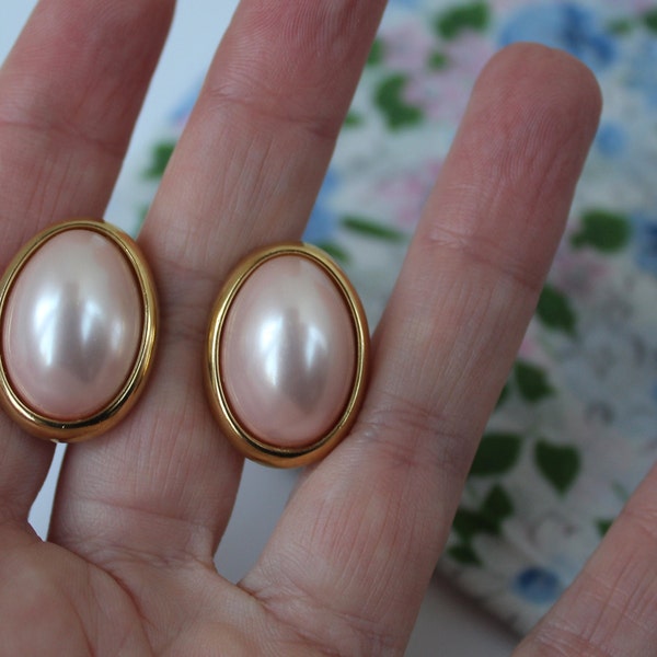 Vintage Signed TRIFARI TM Pink Domed Metallic Faux Pearl Earrings Gold Tone Clip On Backs, Vintage 1980s TRIFARI Jewelry