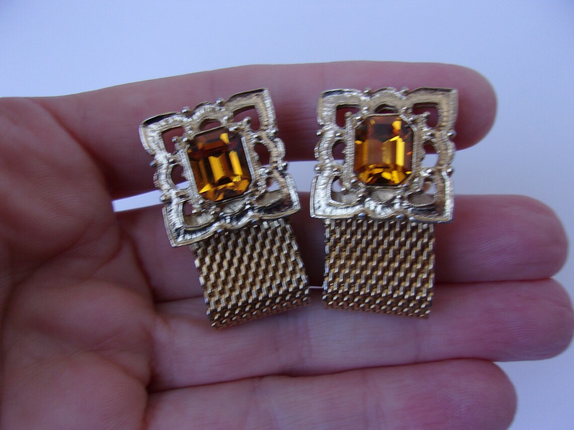 Boucliers Vintage Cinquième Avenue • Boutons De Manchette Et Pince à Cravate Pierre Rouge Et Ton Or