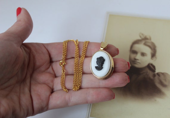 Vintage Unique Mid Century Cameo Locket Necklace,… - image 2