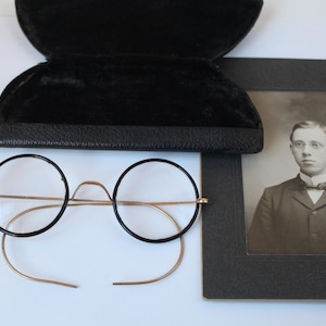 Antique Original 1800s Eyeglasses by WINDSOR with Original Unique Case, Round Frames Coated in Black Celluloid Reading Glasses Phila Estate