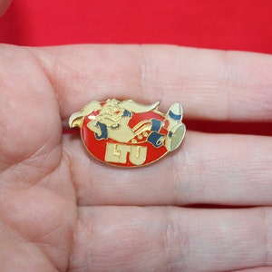 Vintage LTU Airline Rabbit Pin Lufttransport-Unternehmen Airline Mascot, Rabbit Relaxing Tack Pin Lapel Pin Airline Memorabilia