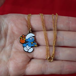 Vintage Smurf Enamel Gold Tone Pendant Necklace, 1970s 1980 Smurf with Hobo Pouch on Gold Tone Chain 70s 80s SMURFS