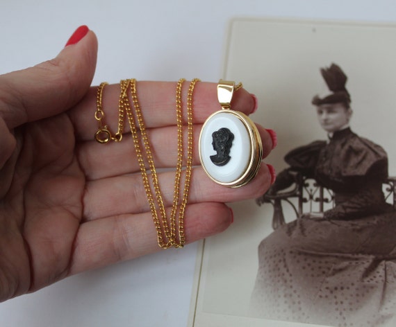 Vintage Unique Mid Century Cameo Locket Necklace,… - image 1