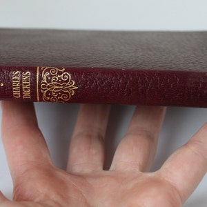 Antique 1910 Leather Dickens Classic Book, Hard Times' By Charles Dickens Beautiful Collectible Antique Dickens Book, Gilded Title On Spine afbeelding 6