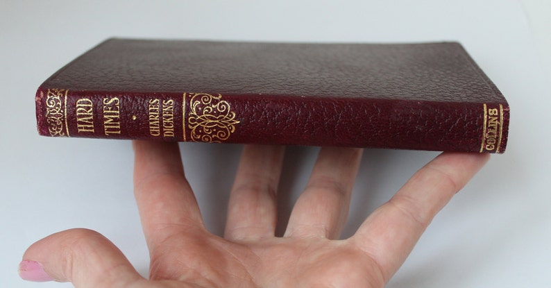 Antique 1910 Leather Dickens Classic Book, Hard Times' By Charles Dickens Beautiful Collectible Antique Dickens Book, Gilded Title On Spine image 6