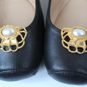 Vintage 1980s Gold Tone White Faux Pearl Shoe Clips, Transform Flats or Pumps, Vintage Shoe Accessories Shoe Jewelry, Excellent