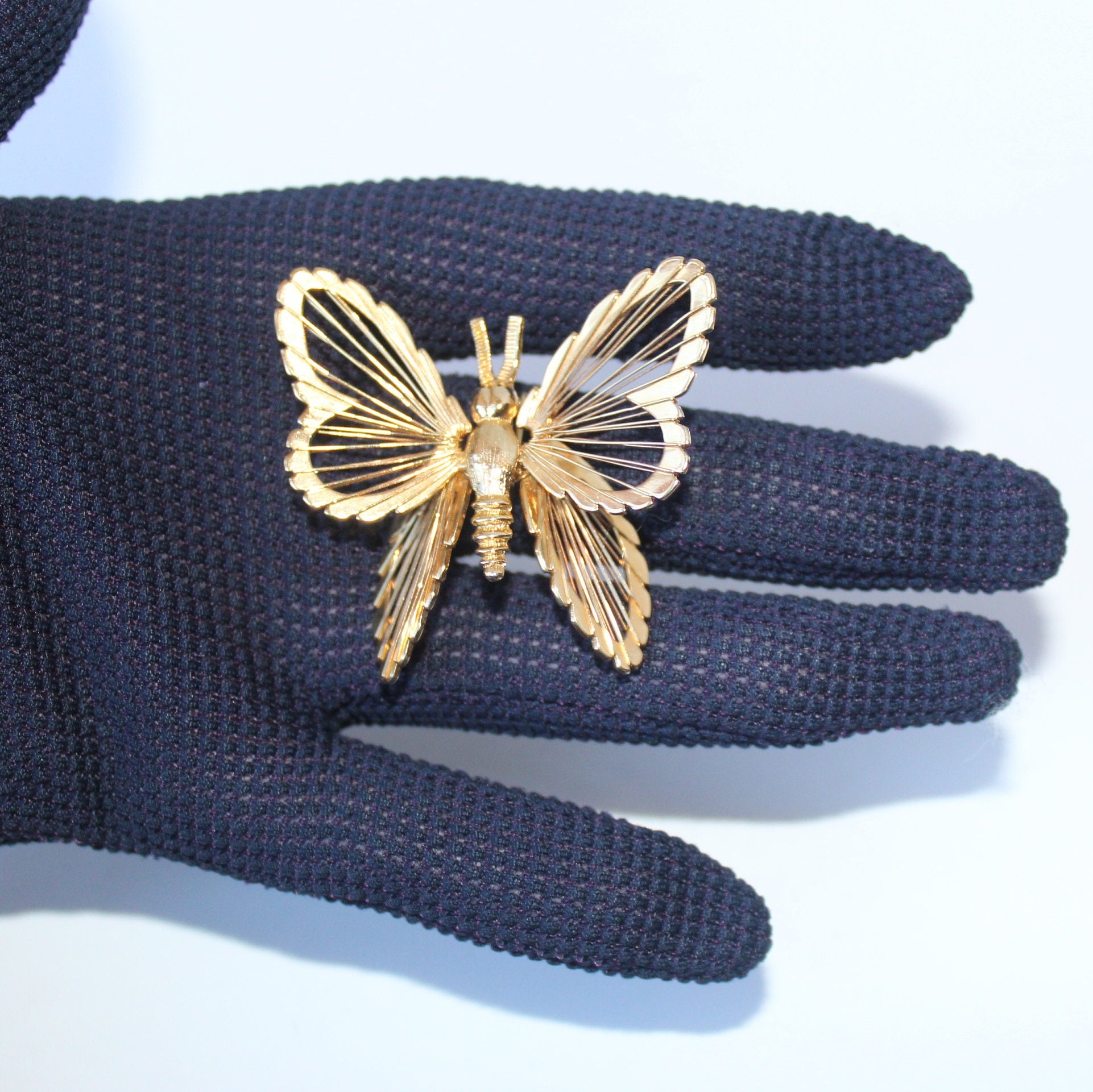 Broche Papillon Stylisée Vintage - Métal Doré Et Argenté - Années 1970 - Occasion
