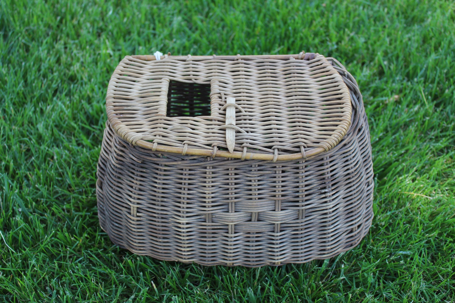 Vintage Wicker Fishing Creel Antique Bait Basket Cabin Beach Etsy