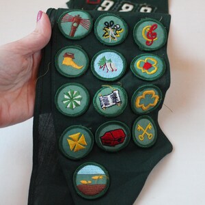 Vintage 1960s Girl Scout Sash with GS Awards Pins Merit Badges Hemlock Council 988, Pennsylvania Girl Scout Sash, Many Merit Badges bild 3