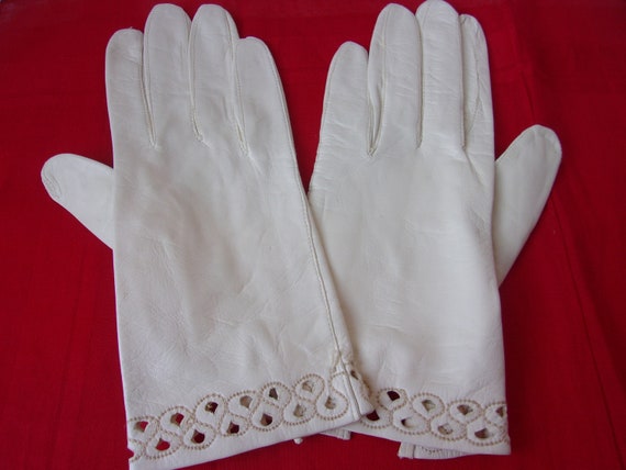 Vintage Small White 1950s Kid Leather Gloves, Wri… - image 1