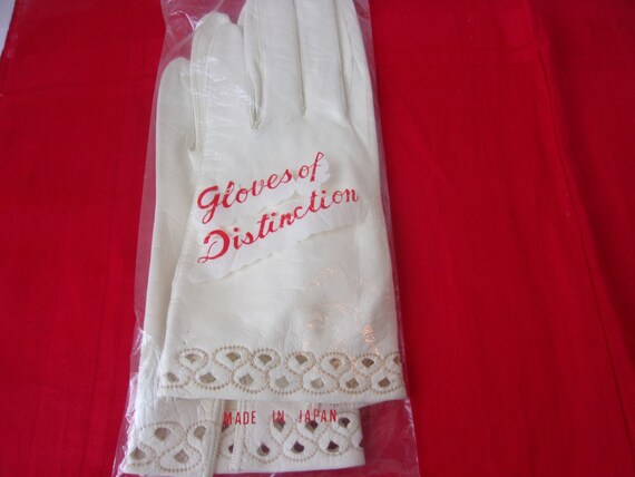 Vintage Small White 1950s Kid Leather Gloves, Wri… - image 2