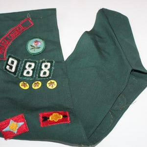 Vintage 1960s Girl Scout Sash with GS Awards Pins Merit Badges Hemlock Council 988, Pennsylvania Girl Scout Sash, Many Merit Badges bild 4
