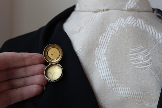 Antique Victorian Era Locket Pin Brooch with Room… - image 7
