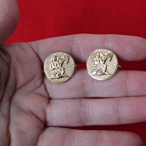 Vintage Mid Century Men&#39;s Astrology Zodiac Virgo Cufflinks, Signed Anson Karatclad, Textured Gold Plate Virgo Cuff Links
