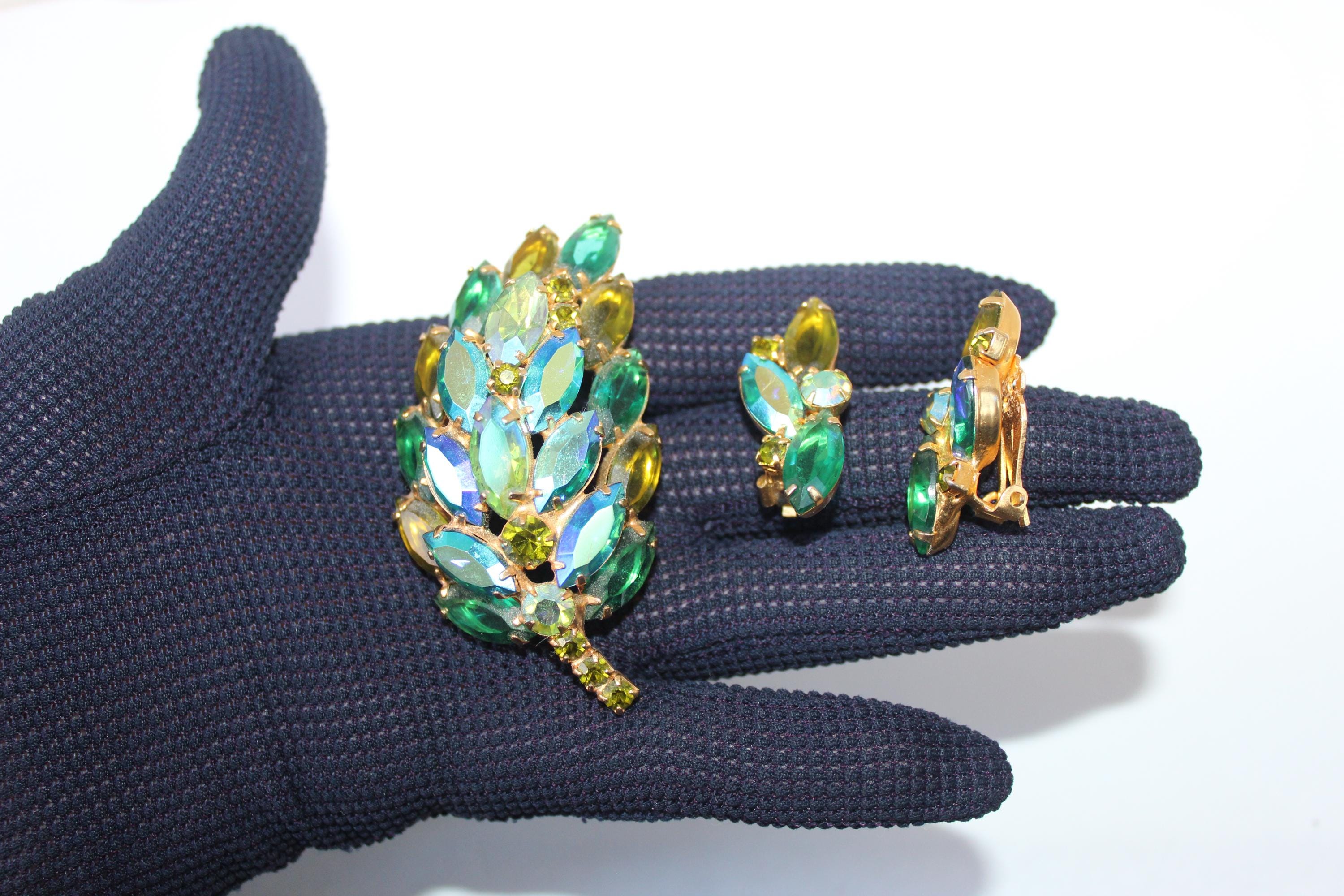 juliana d&e フラワーインタリオ ブローチ&イヤリングセット ヴィンテージ D&E JULIANA ミッドセンチュリー ピーコック ガラス 虹色