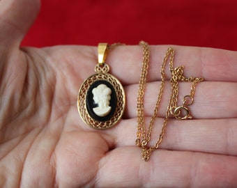 Vintage Classic Mid Century Molded Cameo Necklace, Black & White Cameo in Gold Plate Filigree Frame on 15" Gold Plate Chain