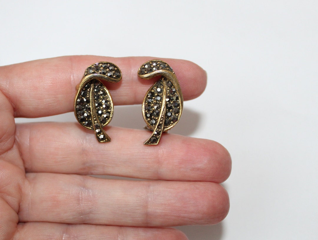 Vintage High End 1940s Signed WEISS Marcasite Leaf Clip on Earrings