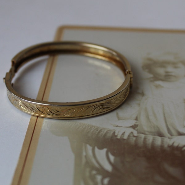 Antique Vintage Art Deco Era Pretty Design Baby Bangle Bracelet, Hinged Bangle Child Bracelet Pennsylvania Estate Phila PA Gold Plate