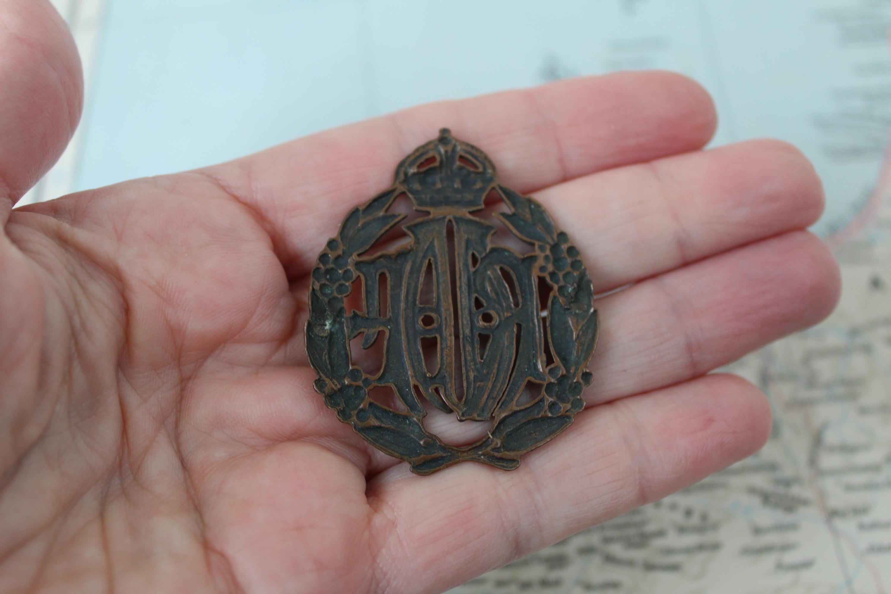 Vintage WWII Era Royal Australian Air Force RAAF Insignia Hat Badge ...