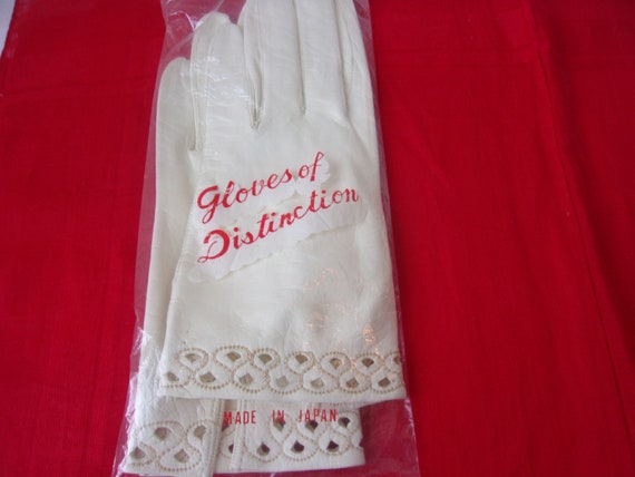 Vintage Small White 1950s Kid Leather Gloves, Wri… - image 5