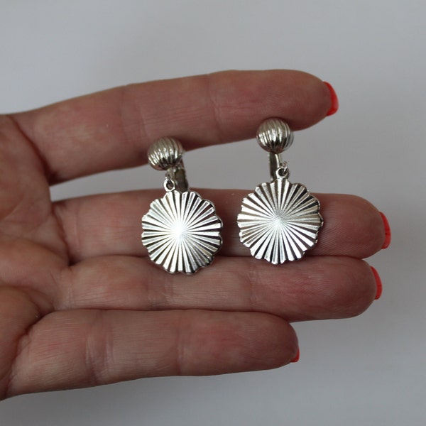 Vintage Sarah Coventry 1976 Silver Tone Earrings, "Snow Lace" Dangle Clip On Earrings 1970s Sarah Coventry Earrings