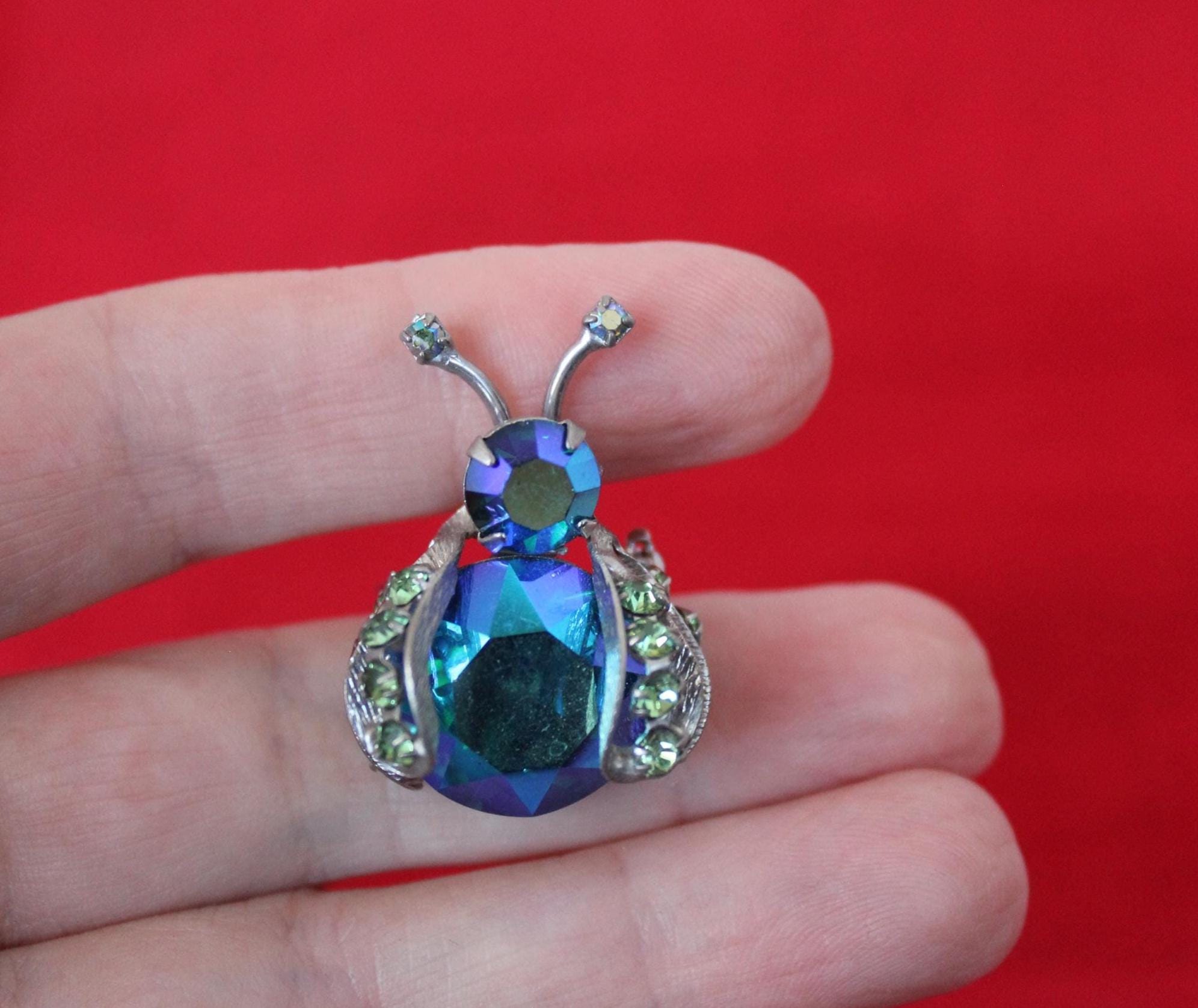 Warner Silver Tone Bee Pin Brooch Aurora Borealis 