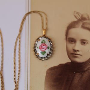 Vintage 1950s Guilloche White Enamel Pendant Necklace with Pink Painted Rose on Guilloche Enamel Background Oval Pendant on 18&quot; Gold Chain