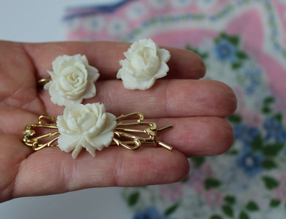 Vintage 1950s Jewelry Set Carved White Celluloid … - image 4