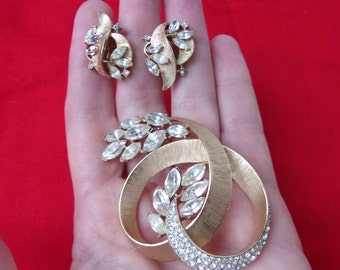 Magnificent Crown Trifari Rhinestone Navettes, Pin & Earrings Set, Brushed Gold with Navette White Stones, Pave Stones, Rich Looking 1950s