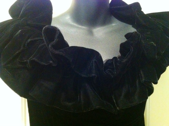 Black velvet 80s off-shoulder dress