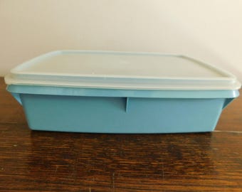 Conteneur Stow-N-Go bleu poussiéreux Tuppercraft