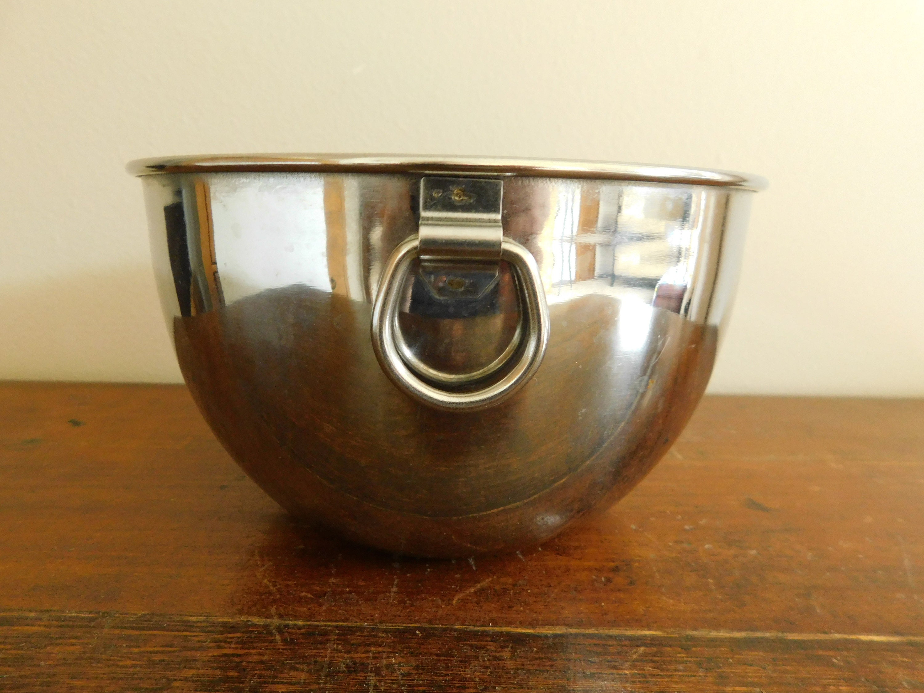 Revere Ware mixing bowl set. Not sure if it's vintage or not, but I know  it's awesome to find a set with lids intact! $8! : r/ThriftStoreHauls
