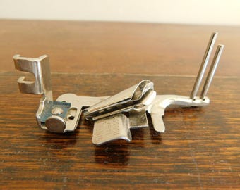 Pied pour relieur à tige basse et fentes multiples Singer #160359 Accessoire pour machine à coudre