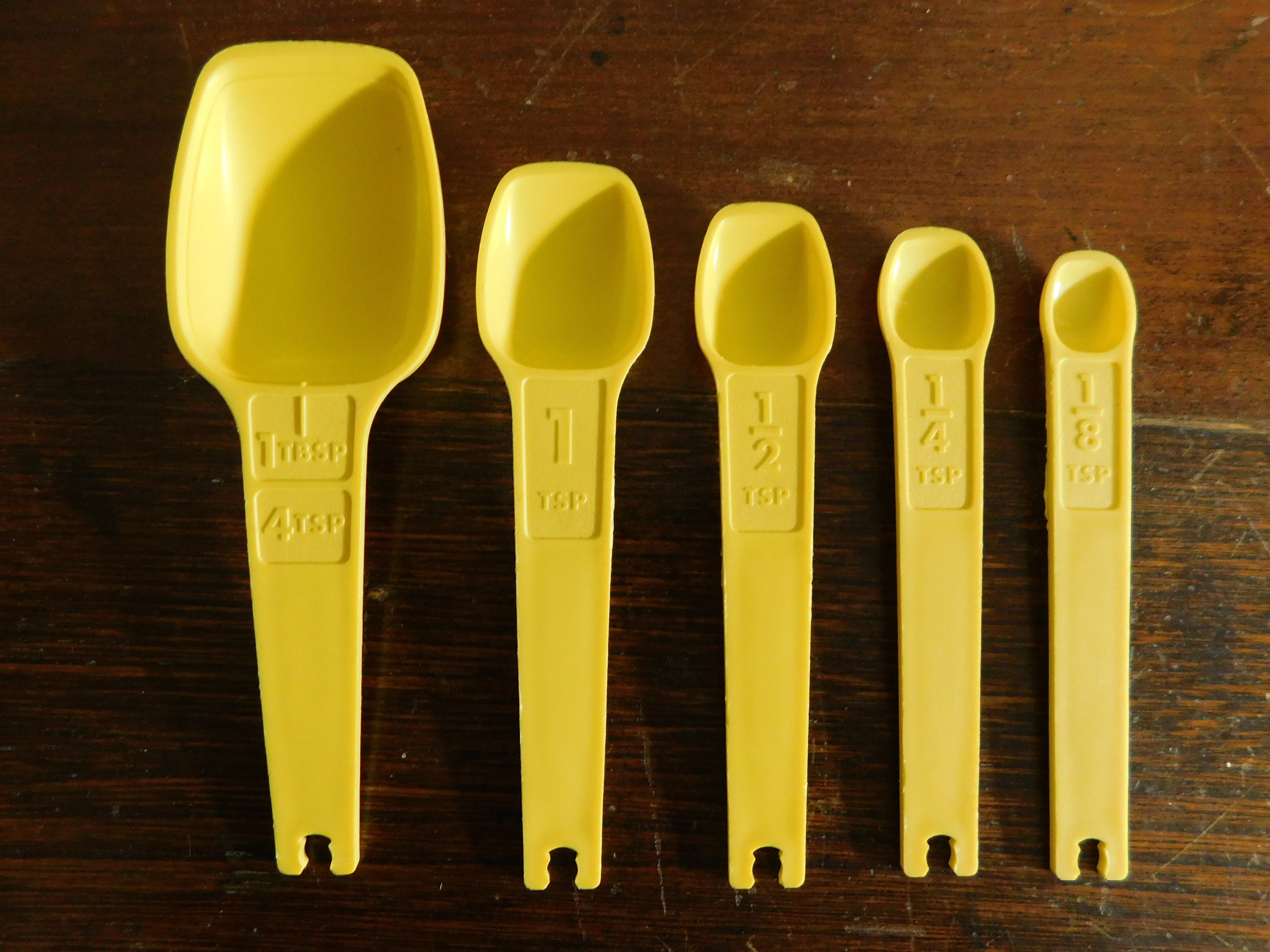Vintage Tupperware Multicolored Measuring Spoons – Complete Set #1266 -  #1272