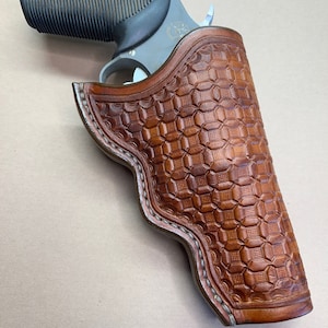 The "Classic" Holster for a Taurus Judge 3" bbl 2.5" cyl….. Handmade in the USA from Saddle Leather….. Free Shipping.
