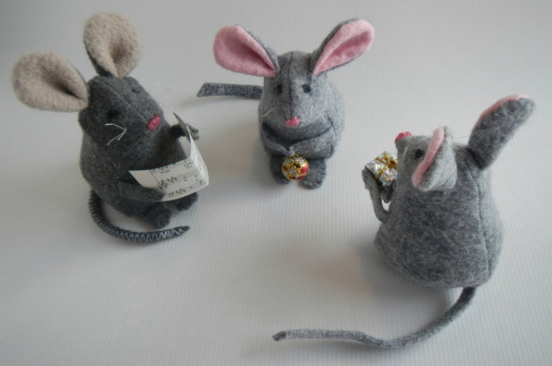 Mouse sewing pattern PDF 4 inches tall wool felt toy, party favour, craft project, softie, or wedding and seasonal ornament. Halloween image 6