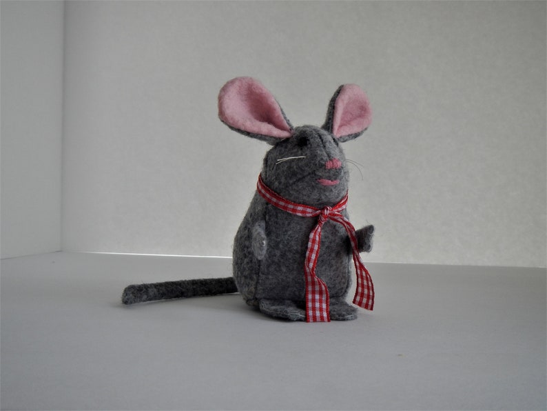 Mouse sewing pattern PDF 4 inches tall wool felt toy, party favour, craft project, softie, or wedding and seasonal ornament. Halloween image 2