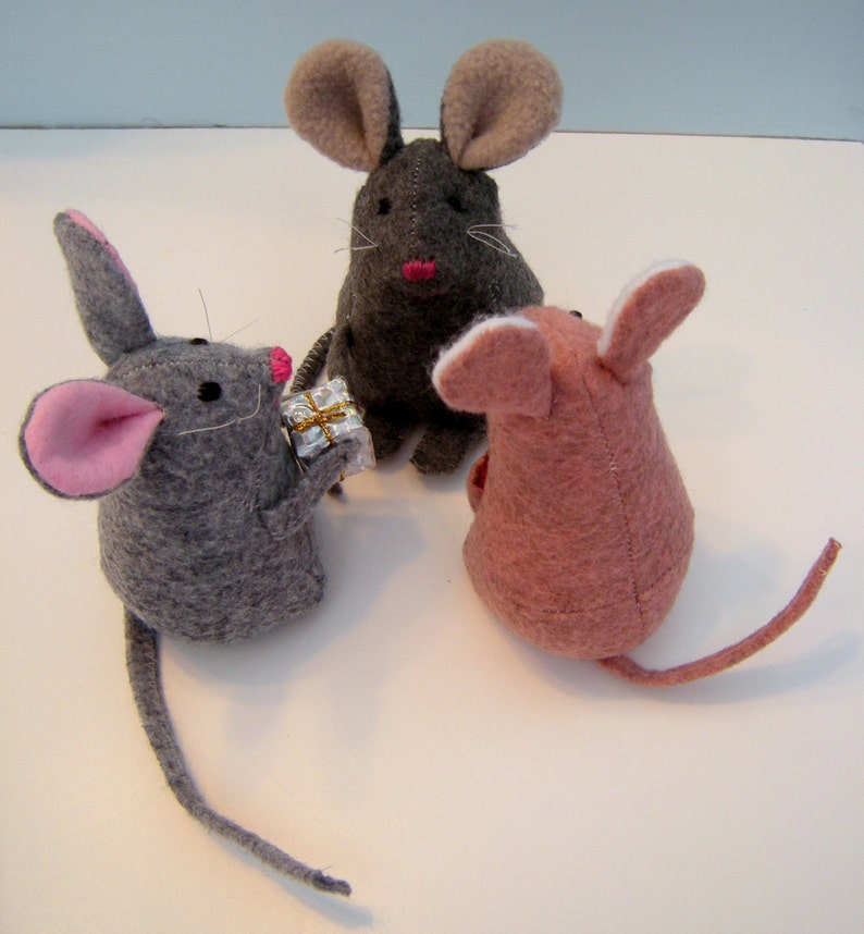 Mouse sewing pattern PDF 4 inches tall wool felt toy, party favour, craft project, softie, or wedding and seasonal ornament. Halloween image 7