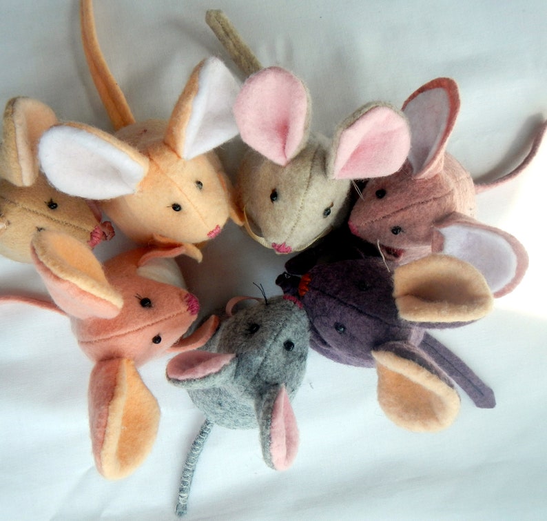 Mouse sewing pattern PDF 4 inches tall wool felt toy, party favour, craft project, softie, or wedding and seasonal ornament. Halloween image 9