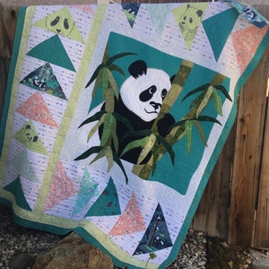 Quilt Pattern Peeking Panda Baby PDF // Baby Panda//Baby shower Gift // Appliqué Pattern // Child&#39;s Quilt Pattern //