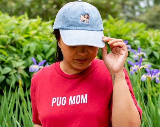 Pug Mom Tshirt, Dog Mom l T-shirts Animal Lover T-shirts Pug Dogs Tshirts Gift for her Pug Dog Gifts from the dog to mom Pug Mom Shirts