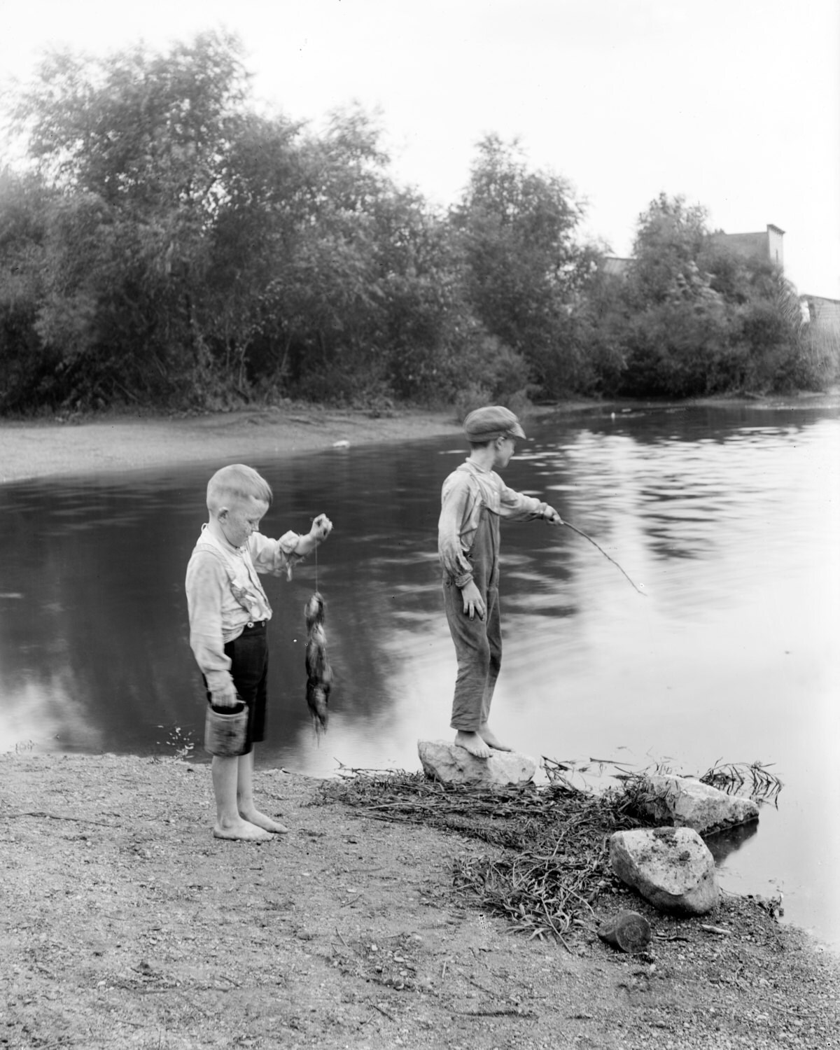 Vintage 61 Metal 9-Hook Millsite Howell IL Fishing Stringer Lot J