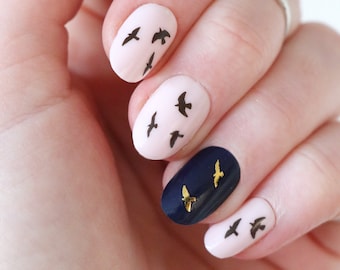 Goud en zwart vliegende vogel waterglijbaan nagelstickers | Trendy nagelkunst | Eenvoudig aan te brengen | Geschenk