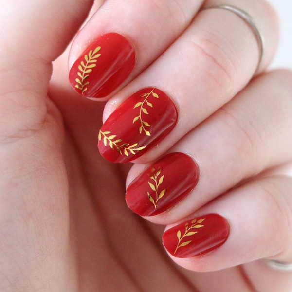 ongles décalcomanies pour toboggan aquatique Golden Leaves | Décoration d'ongles DIY élégante et facile à poser | Nail Stickers longue durée en feuille d'or pour toutes les occasions | Cadeau